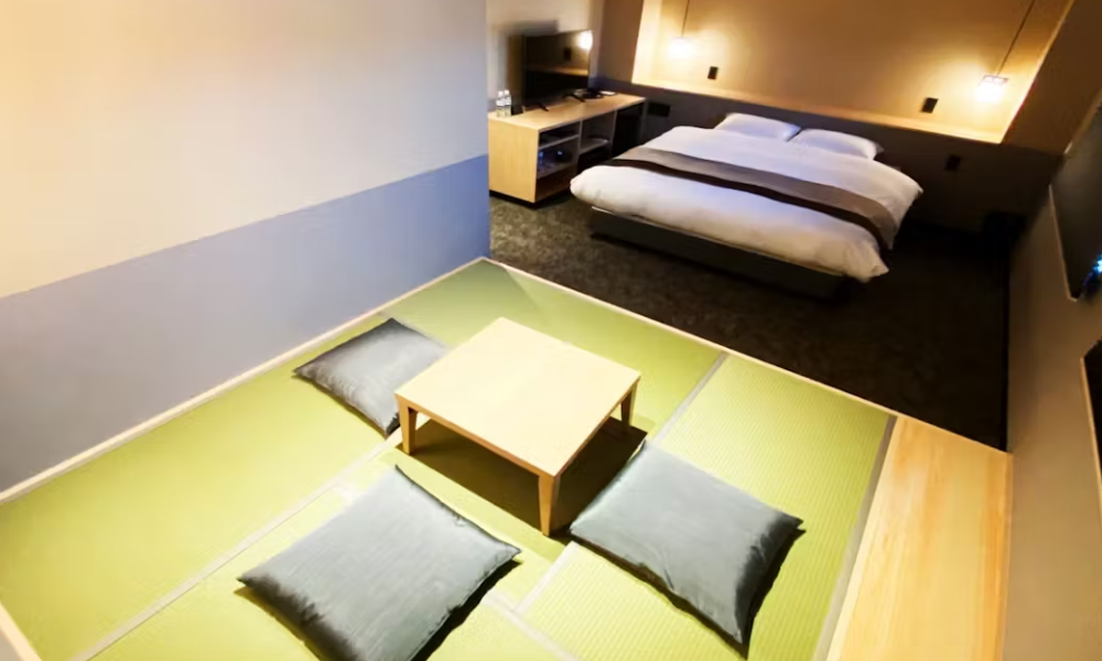 Japanese-Western style room with queen bed